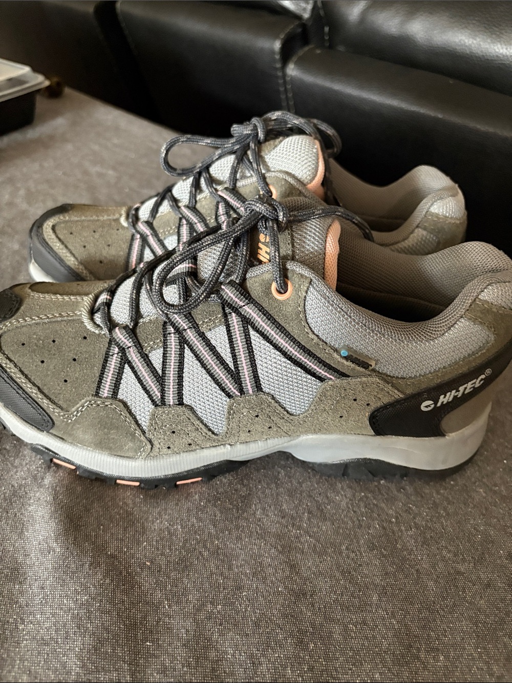 new with out tag !! Hi-Tec Women's Gray and Pink Trail Sneakers